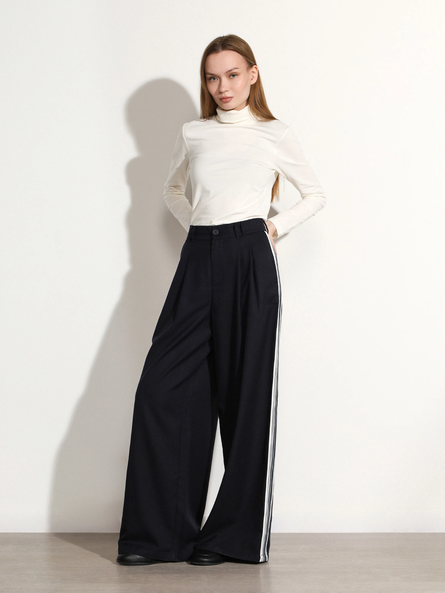 Водолазка молочного цвета из смесового хлопка